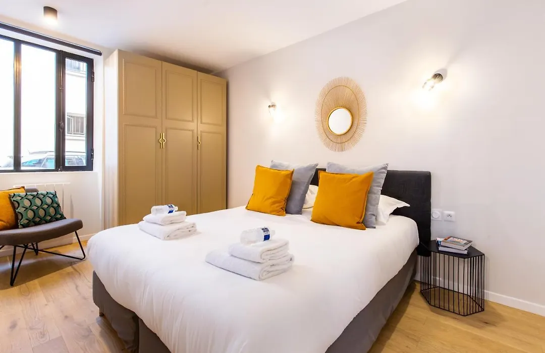 Charming Apartment - 2Br-6P - Grands Boulevards-1